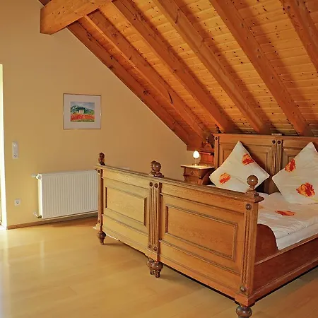 Comfortable Holiday In With Garden